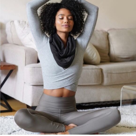 Beyong Yoga Black Infinity Scarf with a Cellphone Zipper Pocket Soft Durable - Picture 9 of 9